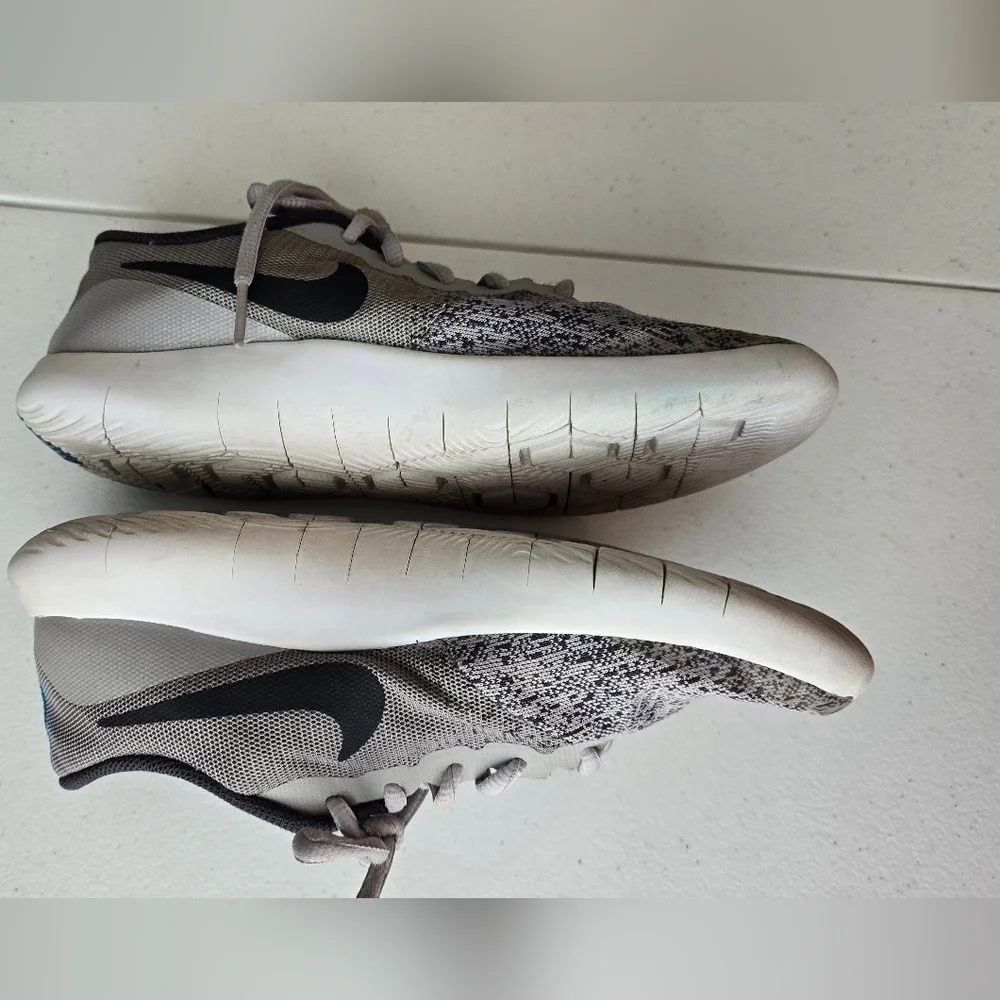 Nike Flex Contact gray size 5Y